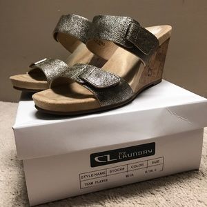 CL by Laundry silver/shimmer wedges